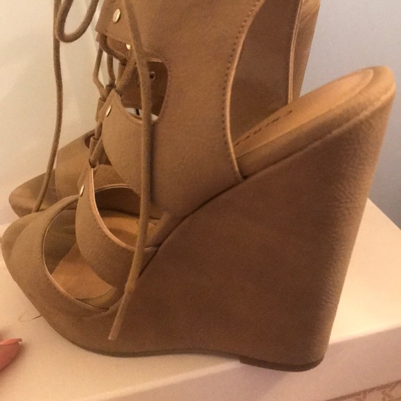 Tan strap up sandals - Picture 3 of 3